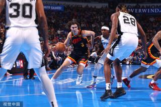 他面临的不 他面临的不