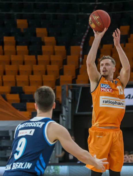 他早年在卡 他早年在卡