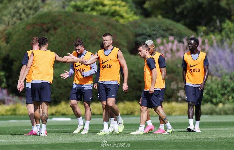 在绿茵场上 在绿茵场上