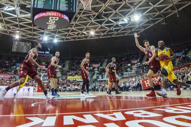 的象征与传 的象征与传